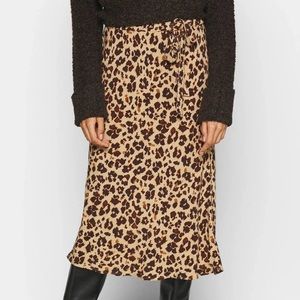 NWT LEOPARD PRINT, MIDI SKIRT, Small size TALL